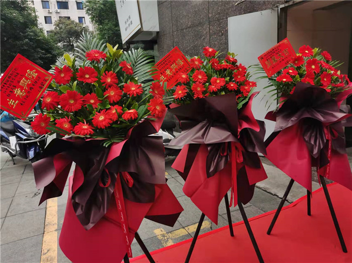 四川中青旅綿陽分社、綿陽市中旅假日旅行社、綿陽自來文化傳播有限公司24H自助售貨服務(wù)盛大開業(yè)