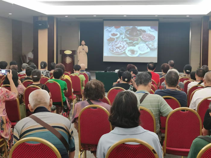 綿陽中旅行假日旅行社舉行胡楊林、南疆專列推薦會